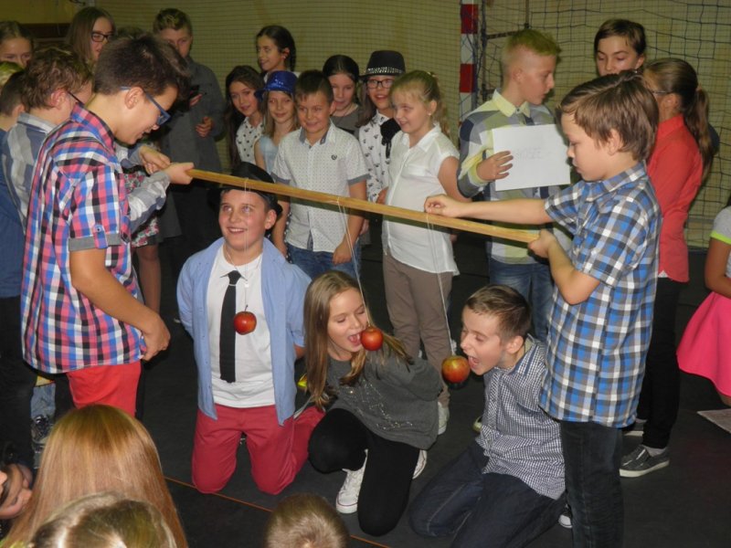 Zabawa andrzejkowo - integracyjna SP